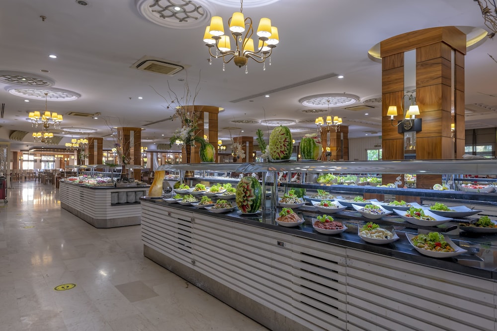 Lake & Riverside Hotel & Spa 38/41