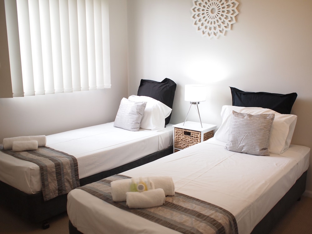 EDGE APARTMENTS CAIRNS 23/75