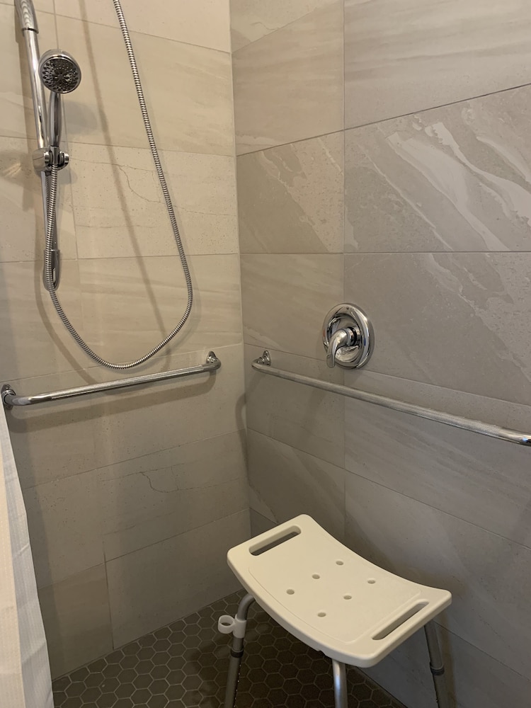 Station 1 - Suites Boutique Hotel 44/50