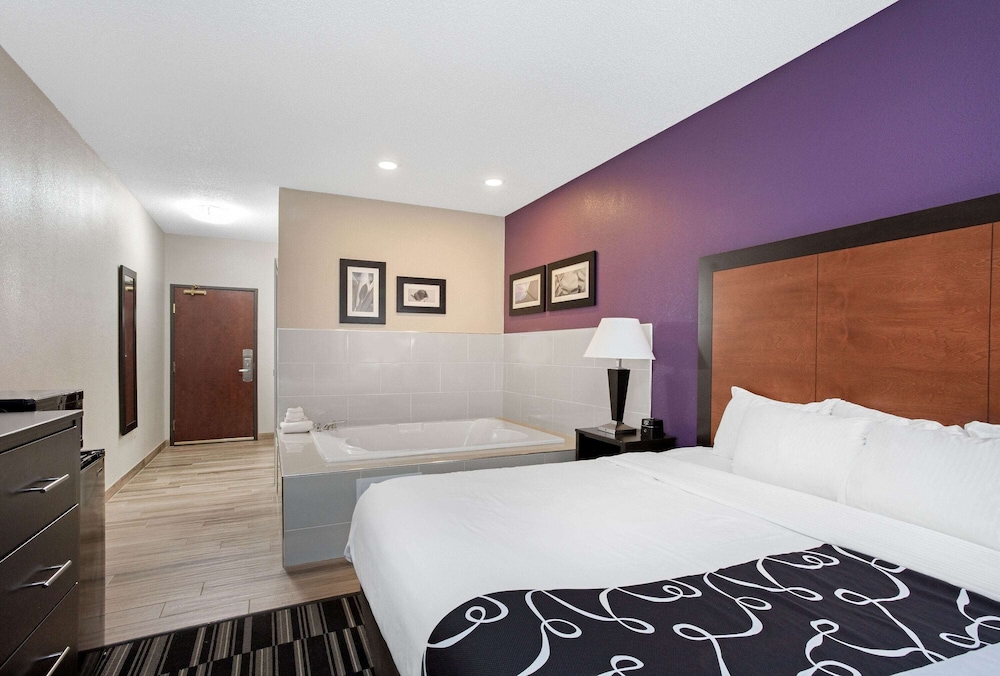 La Quinta Inn & Suites by Wyndham Norwich-Plainfield-Casino 10/33
