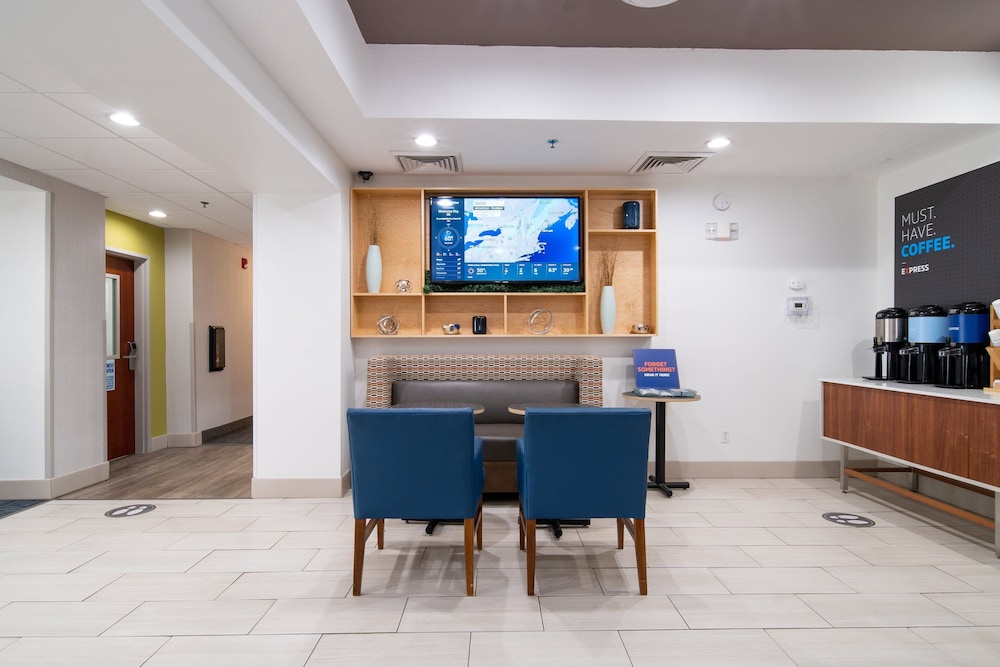 Holiday Inn Express Hotel Suites Bedford 43/53