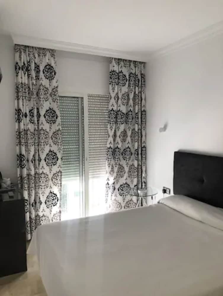 Hostal Abril 25/59