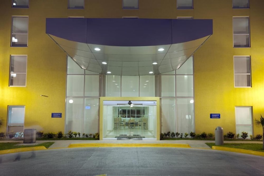City Express by Marriott Cancun 6/68