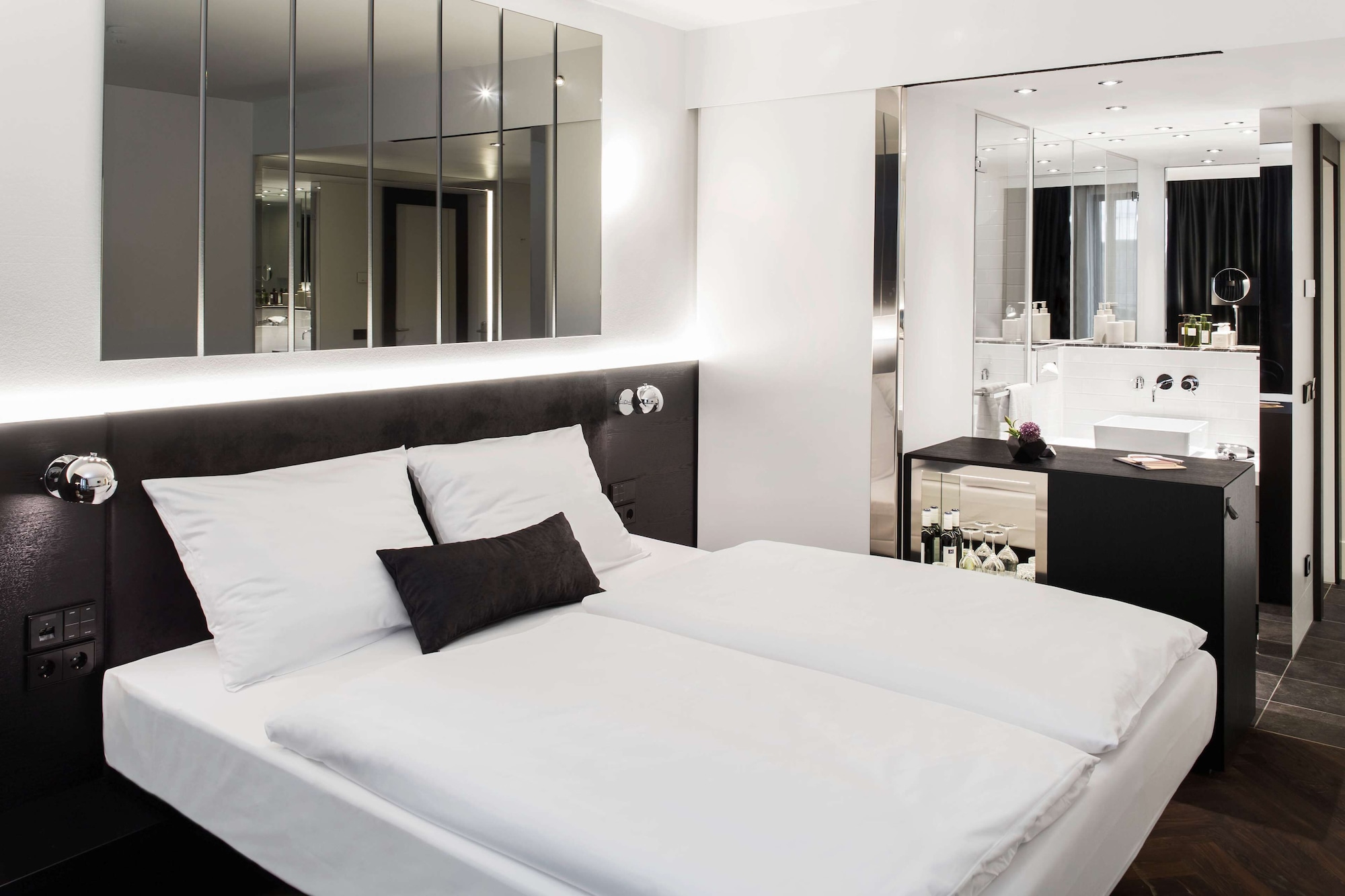 1 BEDROOM, COMFORT, DOUBLE OR TWIN BED