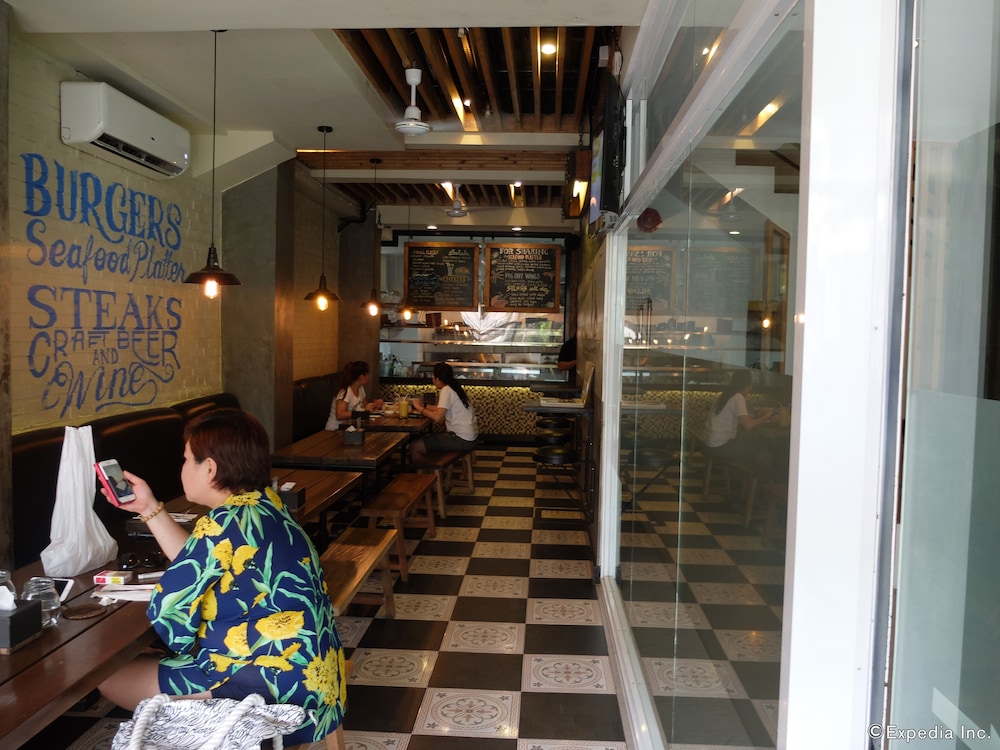 Jonys Boutique Hotel 50/58