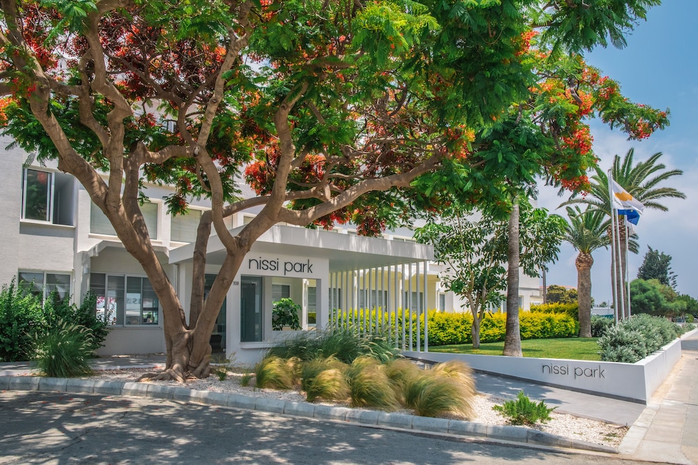 Nissi Park Hotel 64/70