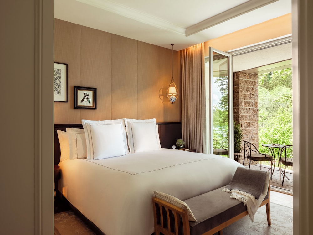 Deluxe, Suite, King Bed, Lake Side