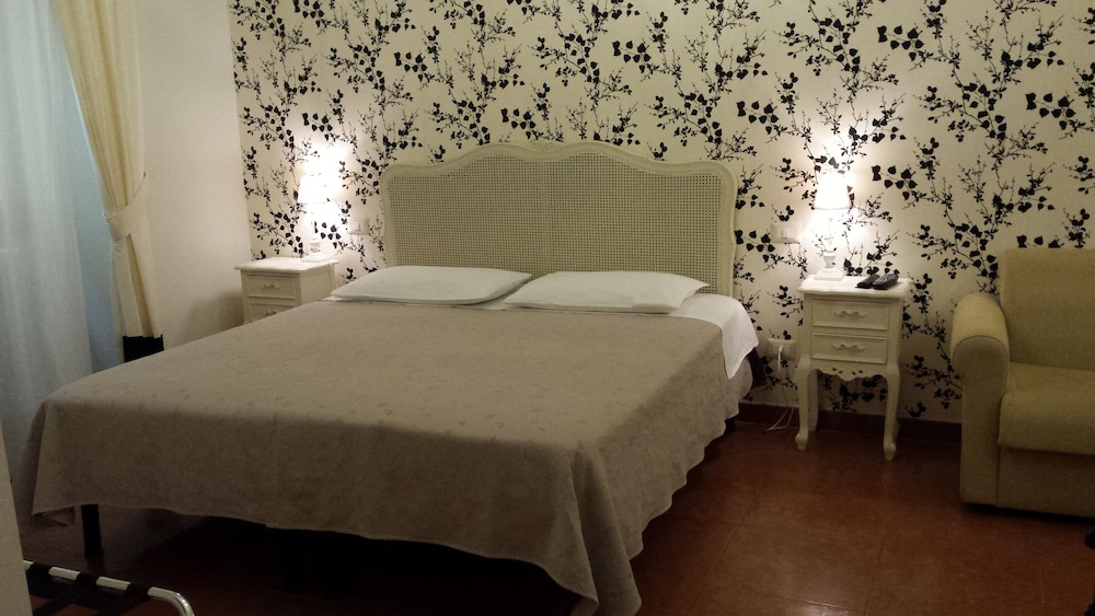 SUPERIOR, DOUBLE OR TWIN BED