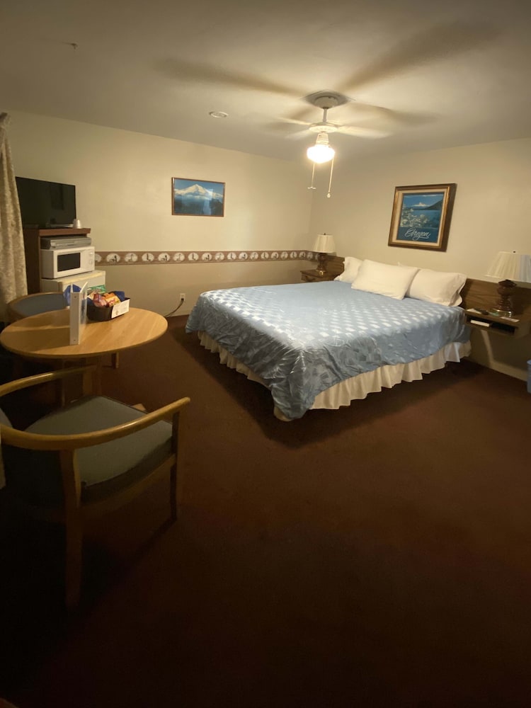 غرفة قياسية مفردة بسرير كوين، Lighthouse Inn 4/7