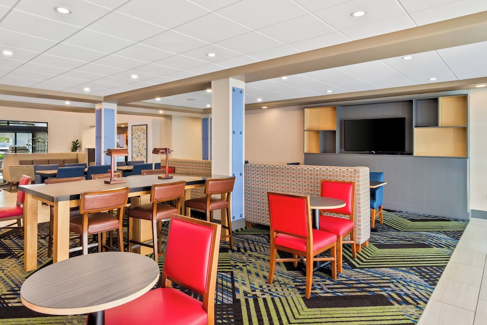 Holiday Inn Express & Suites Jacksonville SE- Med Ctr Area 42/55