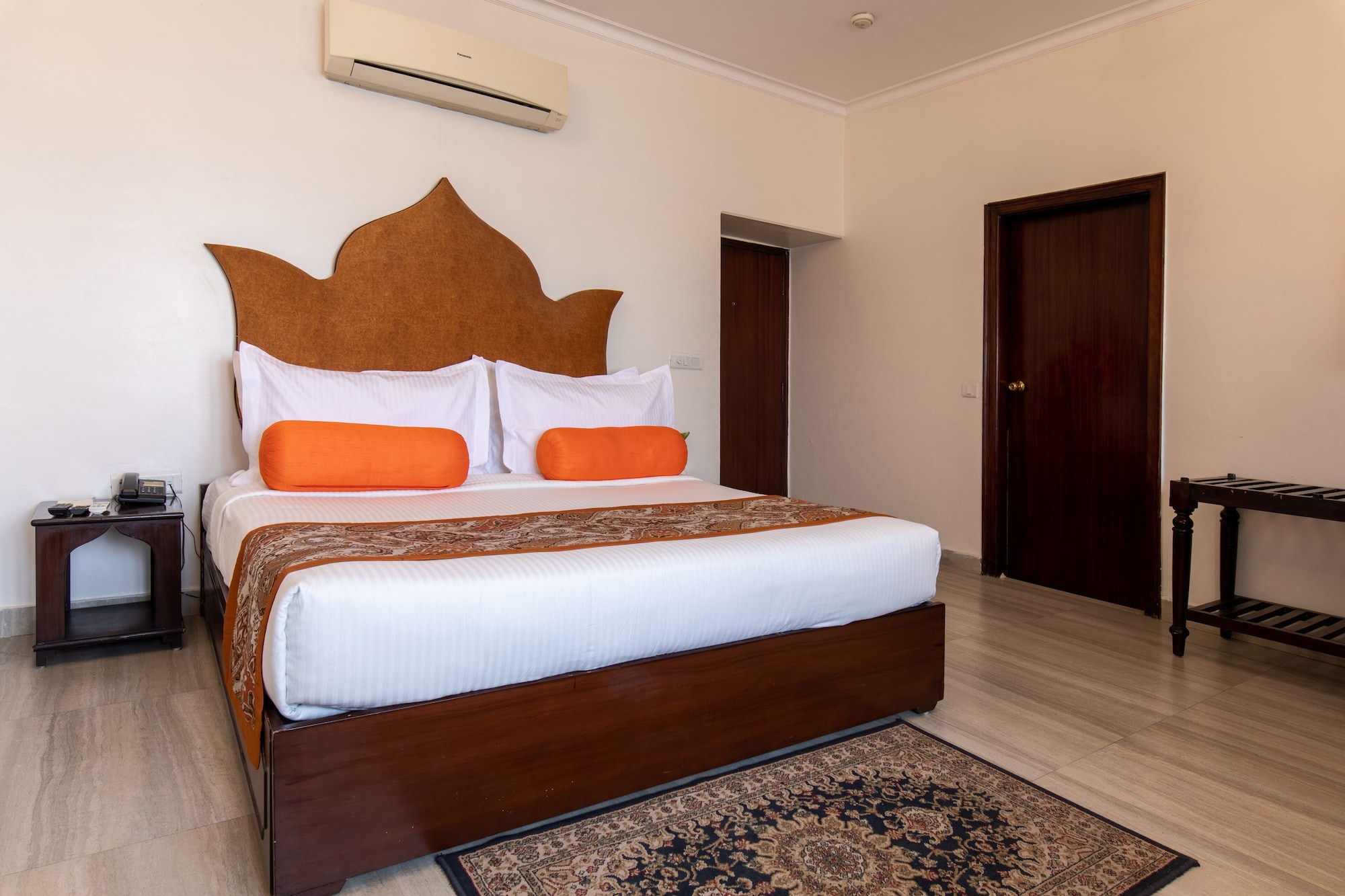 ROOM, DOUBLE BED, RIVER VIEW