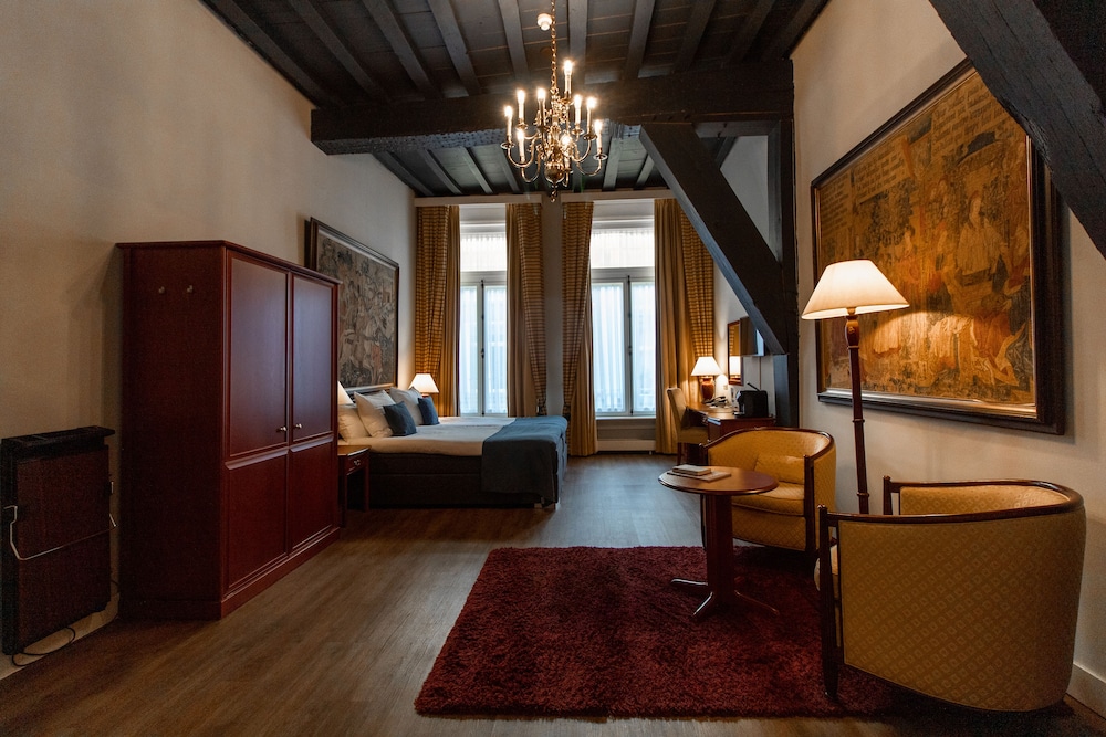 Grand Hotel De Draak and Residence Dagmara 38/43