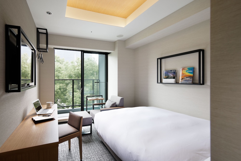 MODERATE, DOUBLE BED
