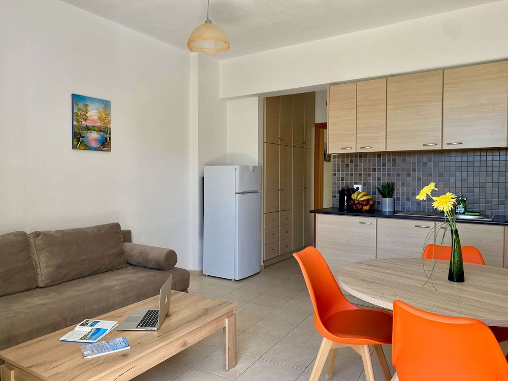 Manolis Apartments 62/72