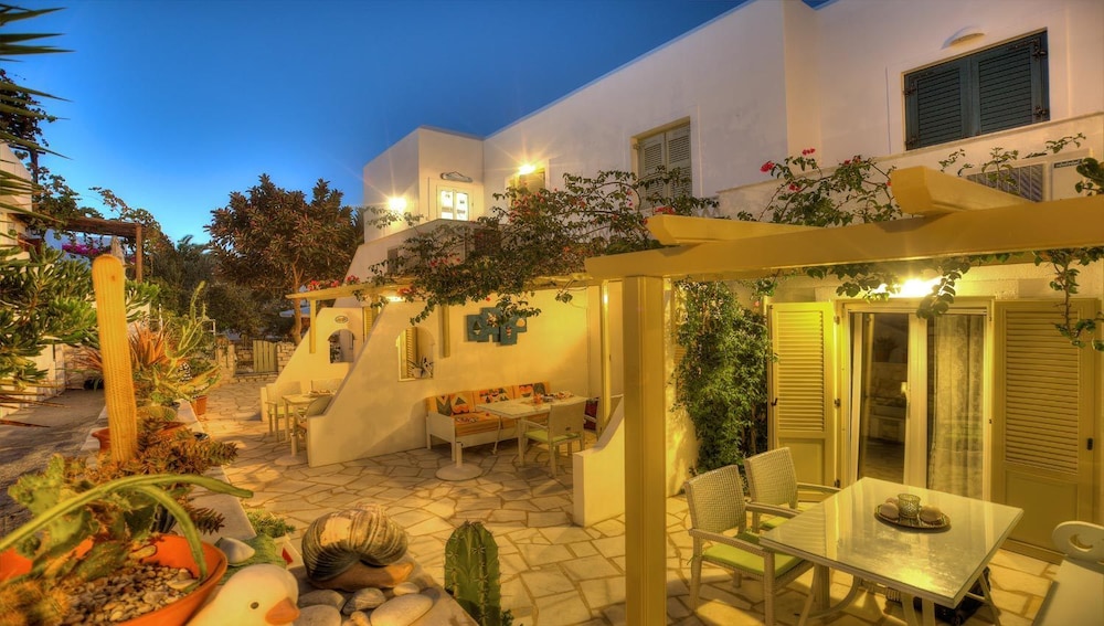 Leonardos Apartments 44/50