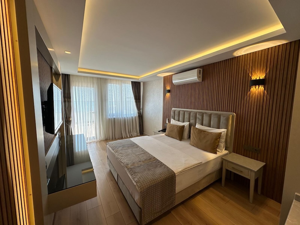 DELUXE, DOUBLE BED