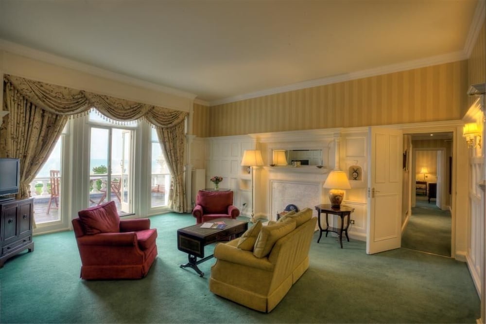 Grand Hotel Eastbourne 43/74