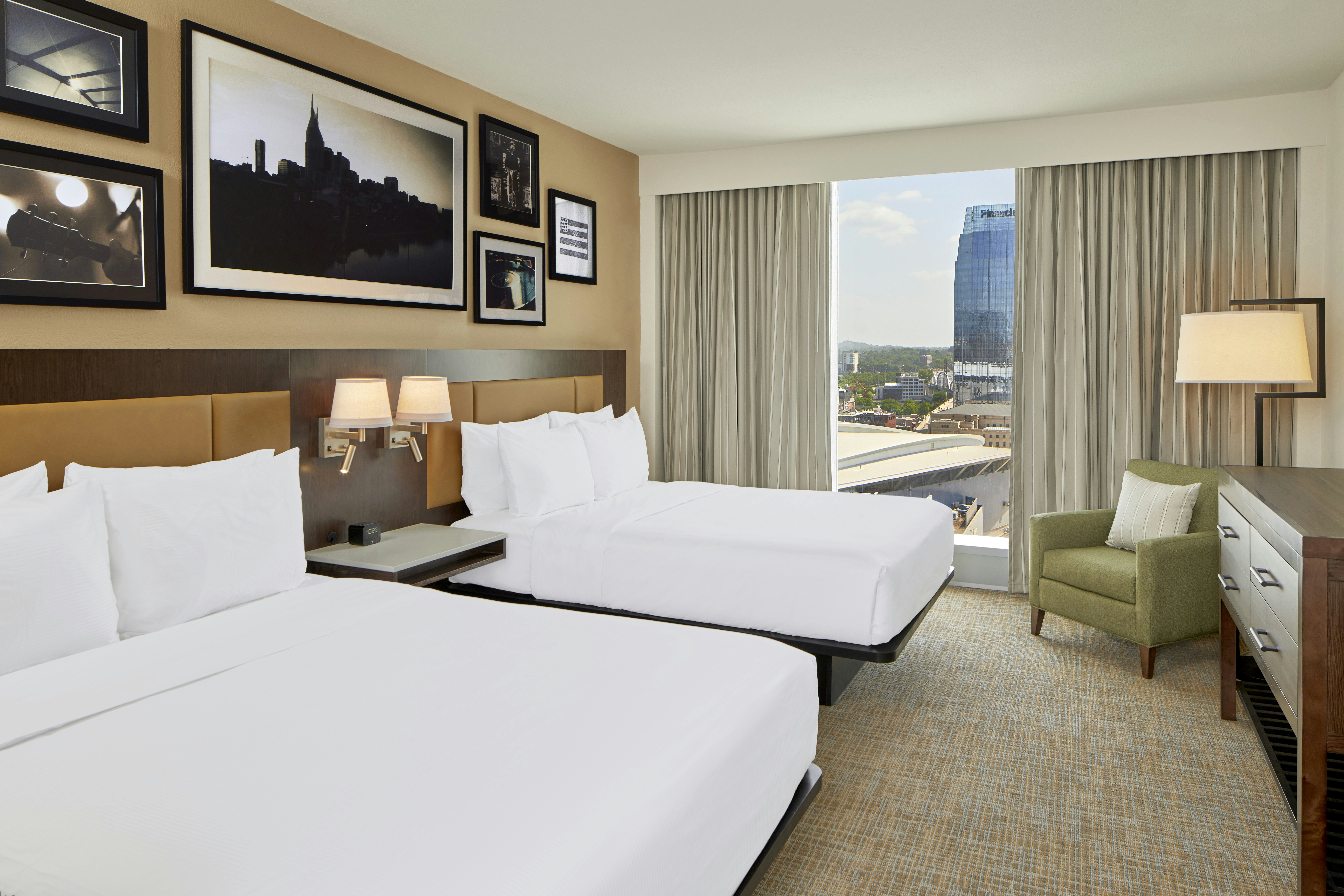 SUITE, 2 QUEEN BEDS, CITY VIEW