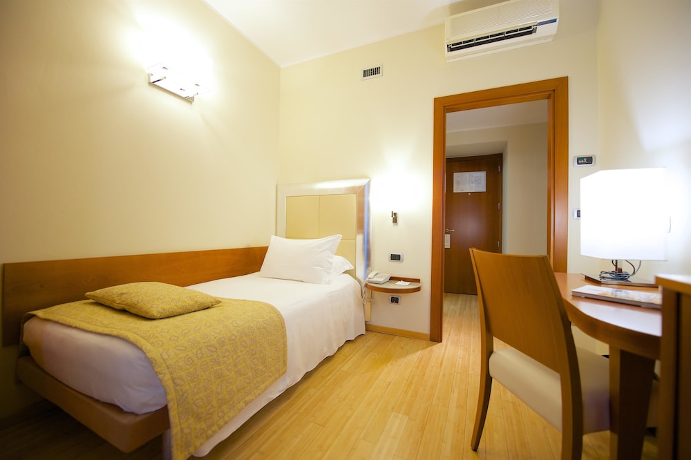 Best Western Crystal Palace Hotel 23/55