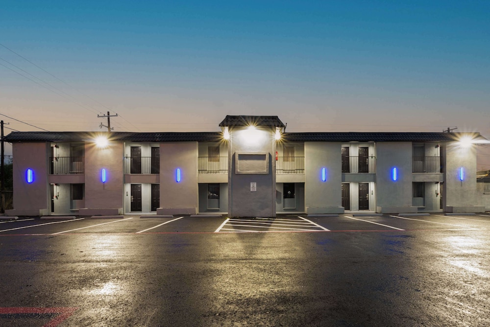 GuestHouse Extended Stay Laredo 27/42