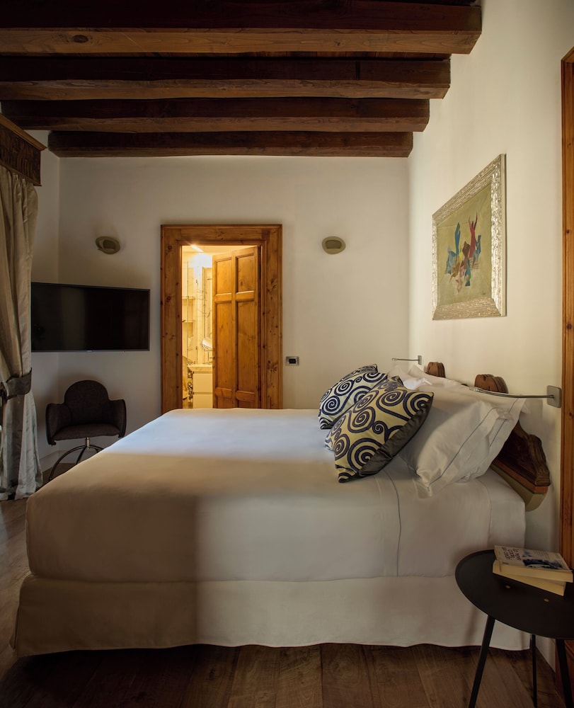 Palazzo delle Pietre Luxury Apartments 15/50