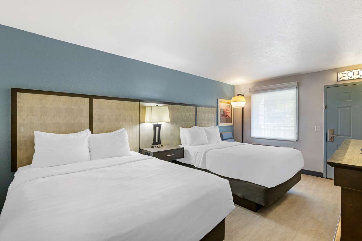 Room, 2 Queen Beds, Pool Side