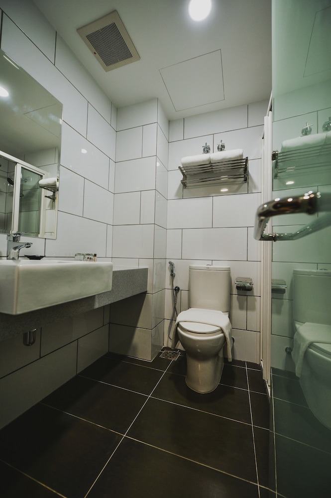 OYO Townhouse, Selayang formerly RHR Hotel 45/48