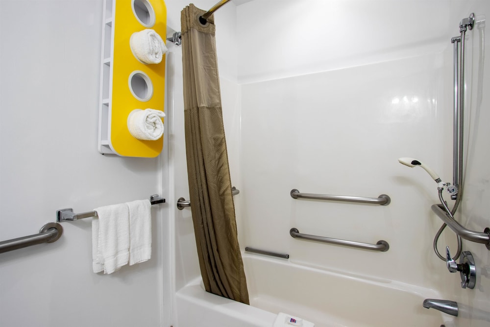 جناح بسرير كوين، Motel6 El Paso, TX - Southeast 7/7