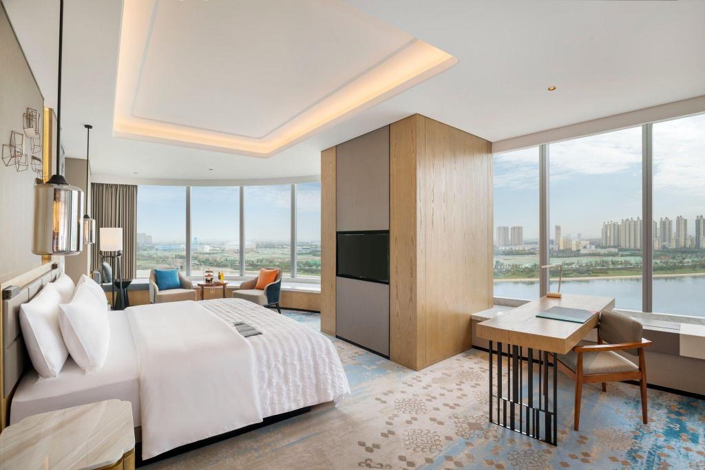Panorama, Guest Room, King Bed, Large