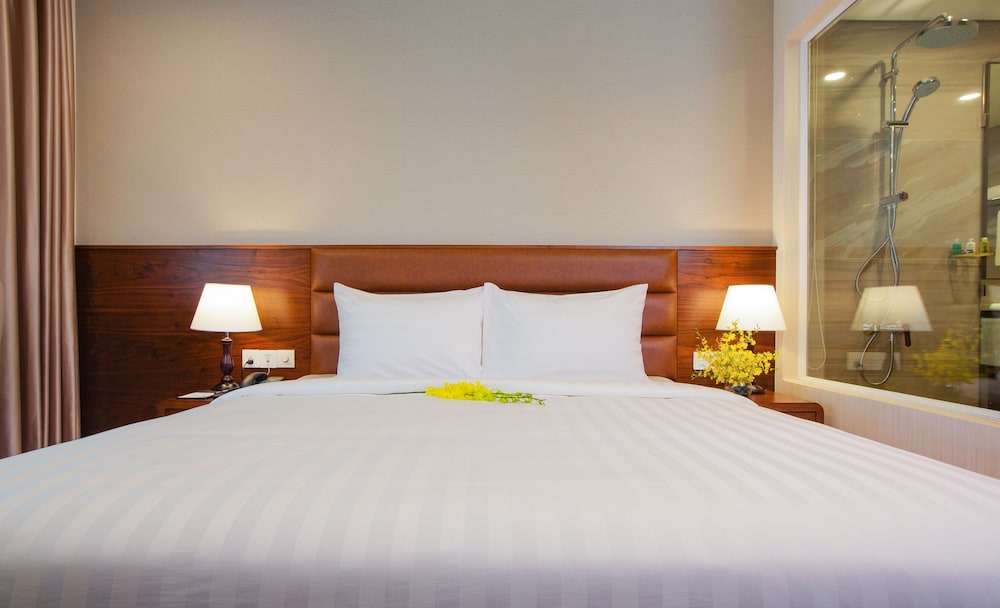Superior, Twin Beds, Orchids Hotel Saigon 4/10