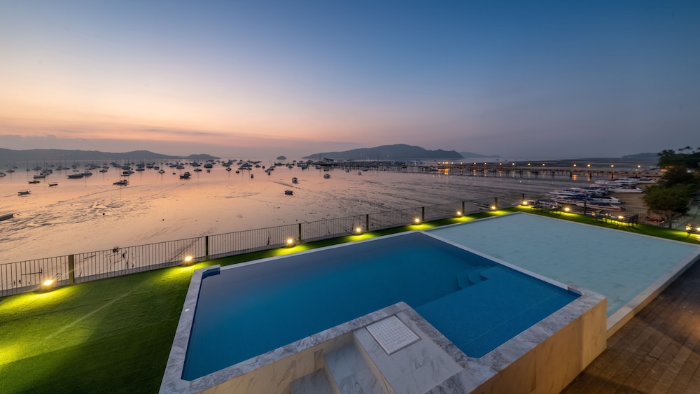 Arch39 Phuket Beach Front 18/36