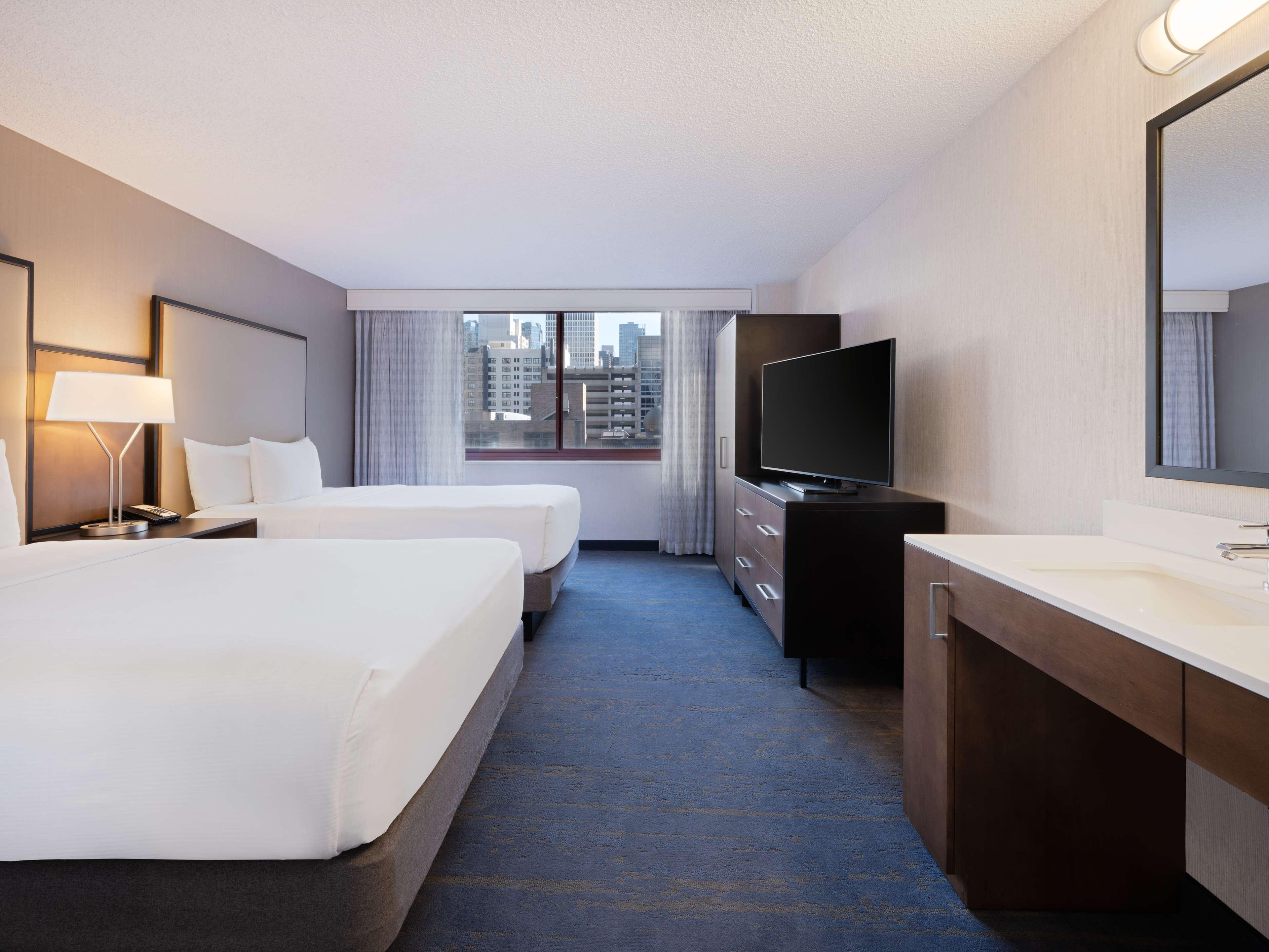 2 ROOMS, SUITE, 2 DOUBLE BEDS, CITY VIEW, CORNER