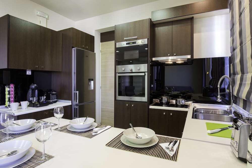 Rhodes Central Suite 32/38
