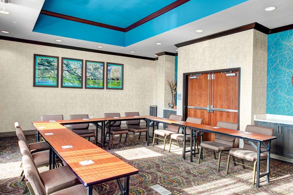 Hampton Inn & Suites By Hilton Atlanta Perimeter Dunwoody 40/41