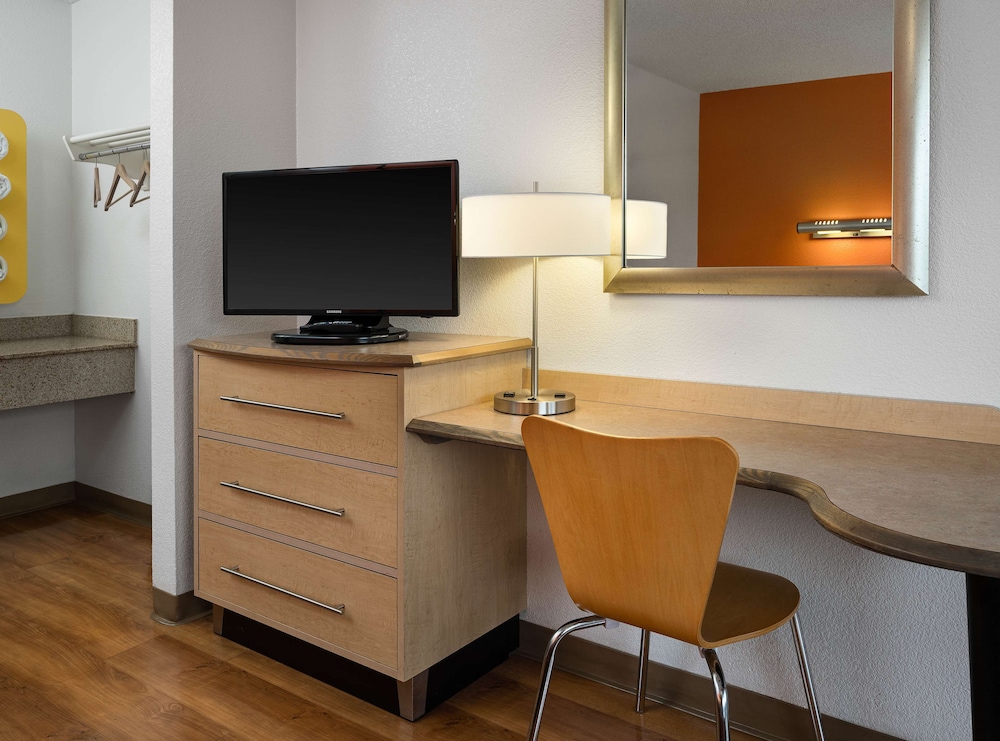Motel6 Carlsbad, CA - Near Legoland 43/53