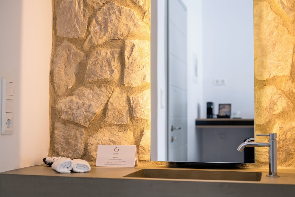 Quartano Suites by Heliessa 8/45