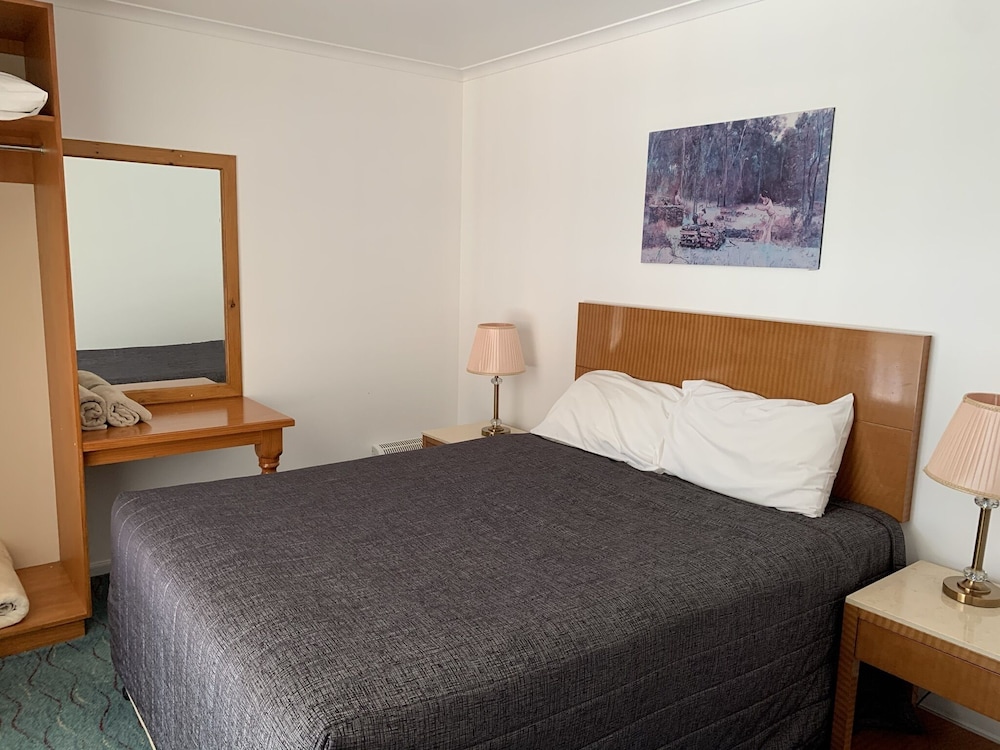 SWAGGERS MOTOR INN(FORMERLY Sundowner Yass) 18/46