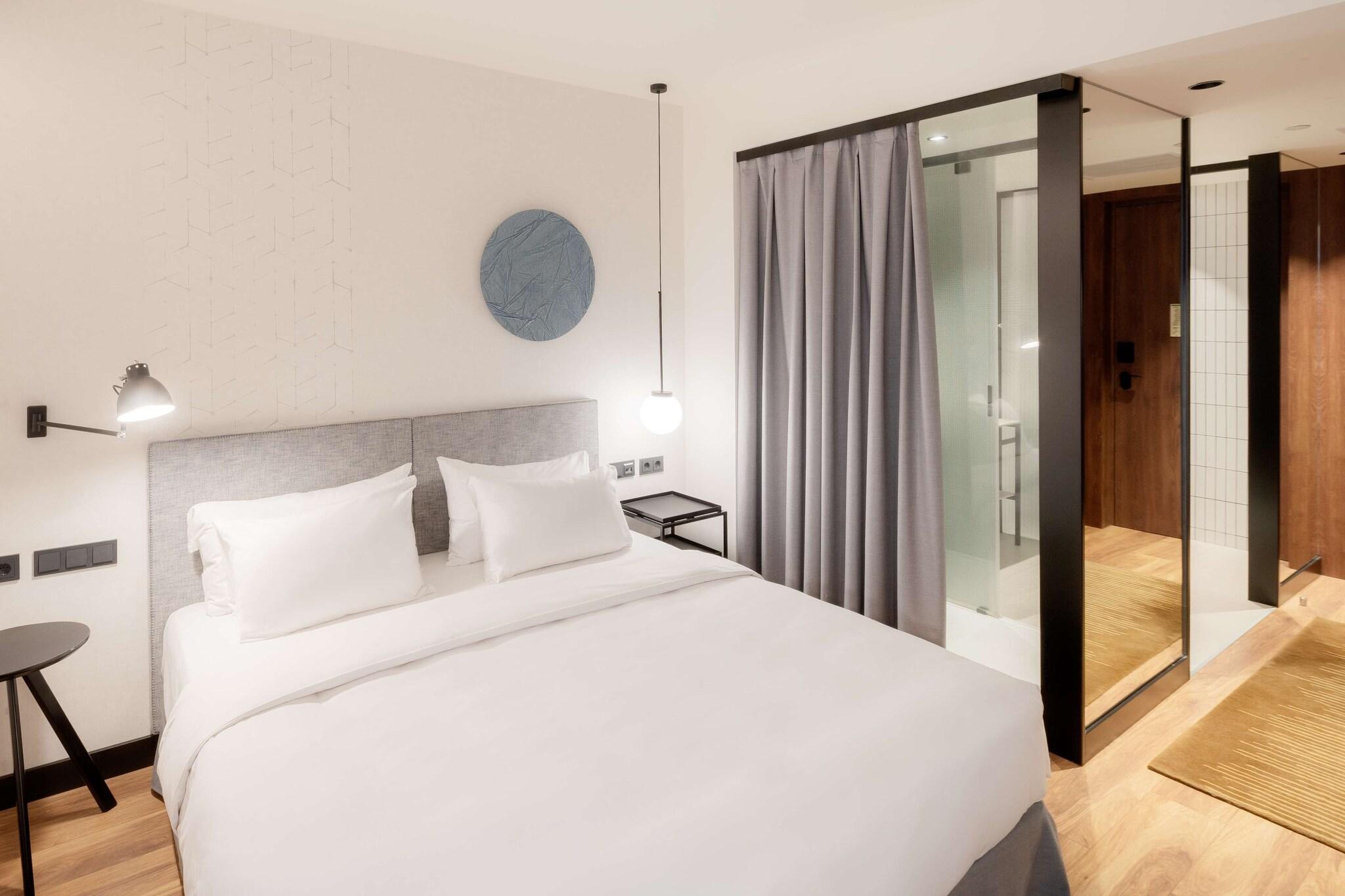 Inner, King Bed