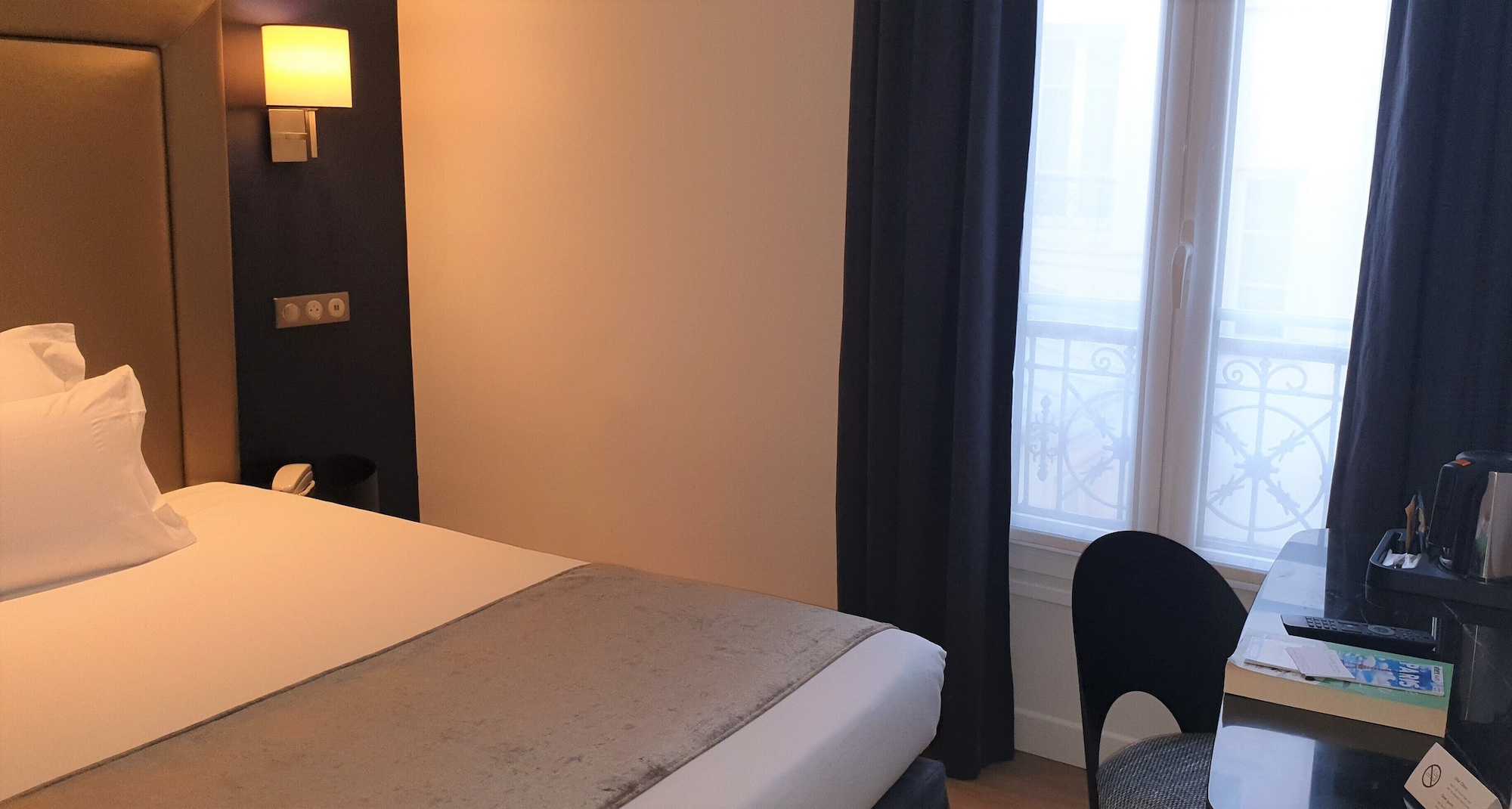 ROOM, SINGLE