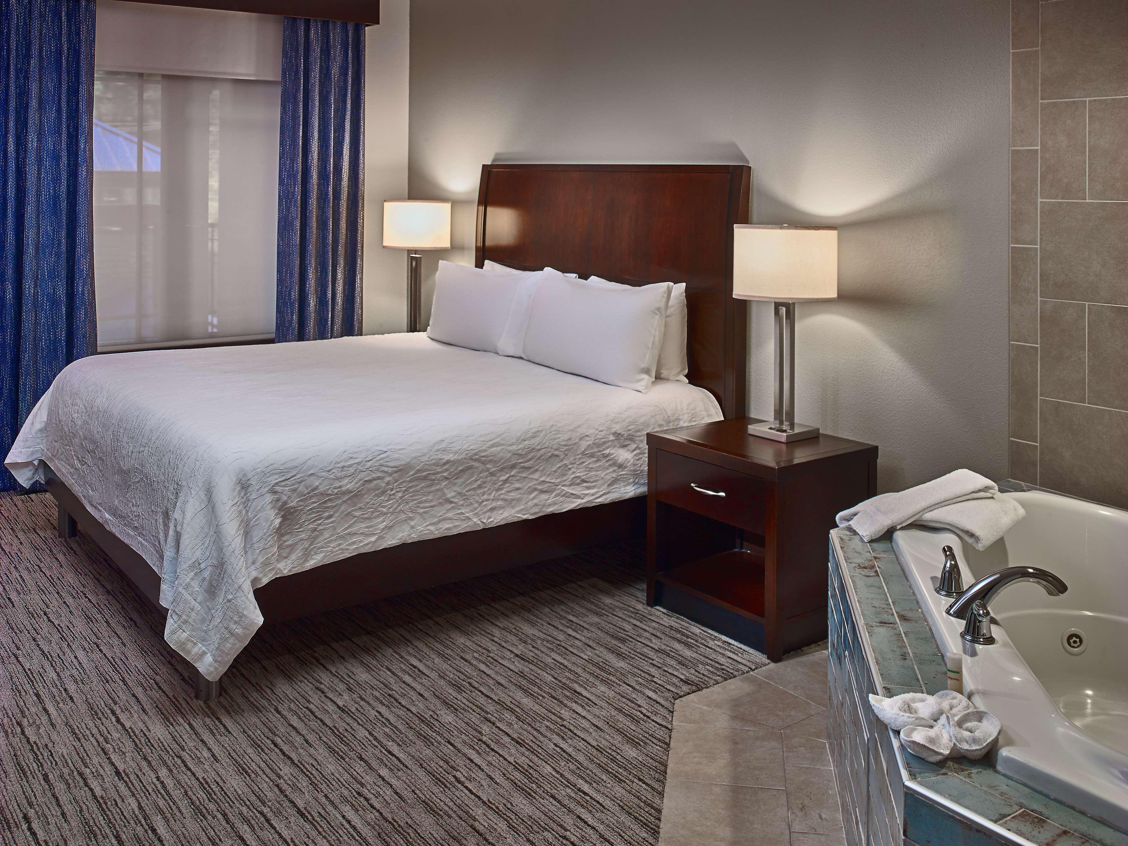 SUITE, KING BED, JETTED TUB, ACCESSIBLE