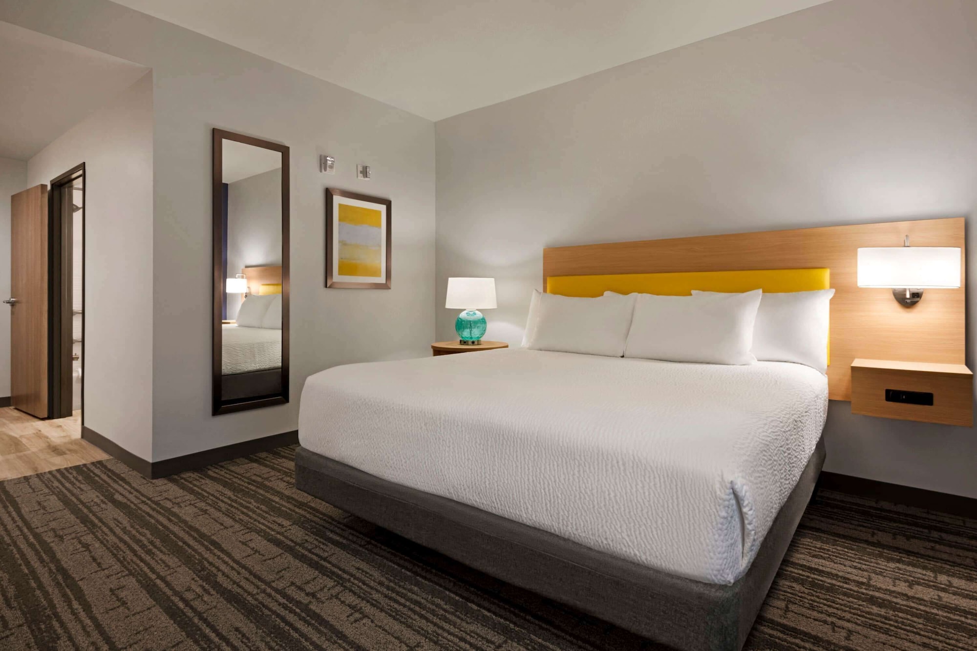 غرفة بسرير كينج، Days Inn & Suites By Wyndham Beaumont West / I-10 & Walden 6/7