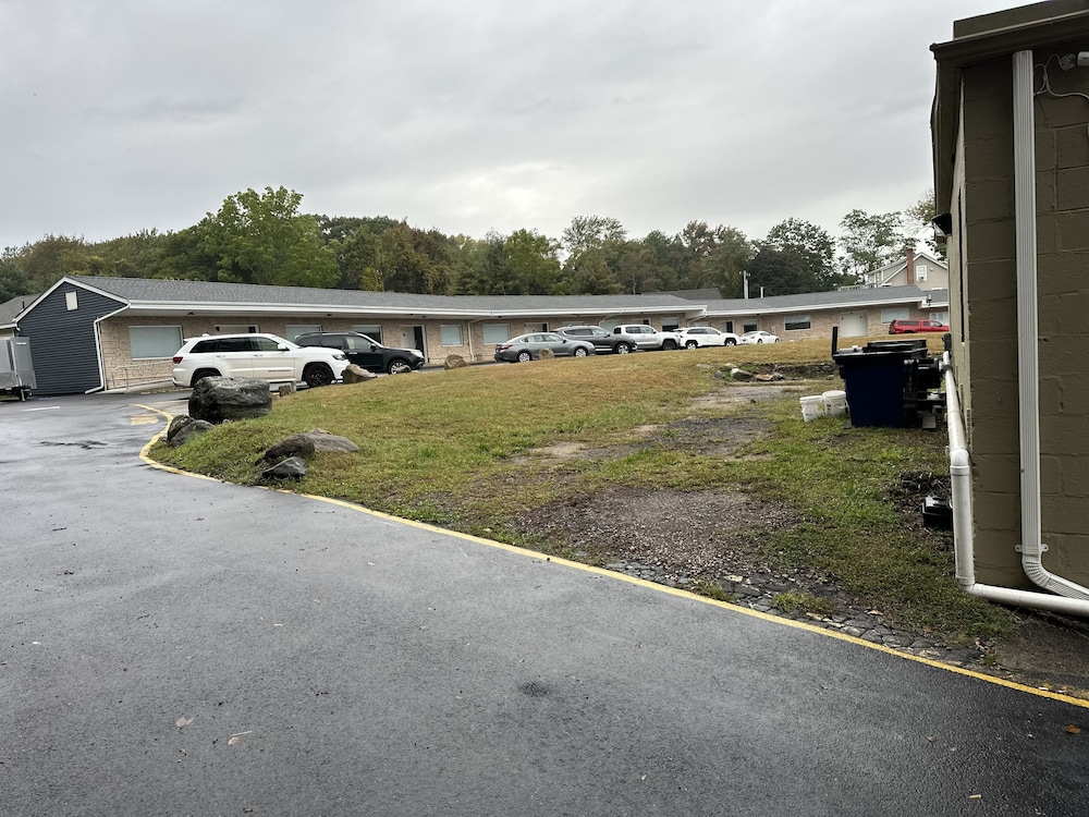Budget Inn North Kingstown 17/29