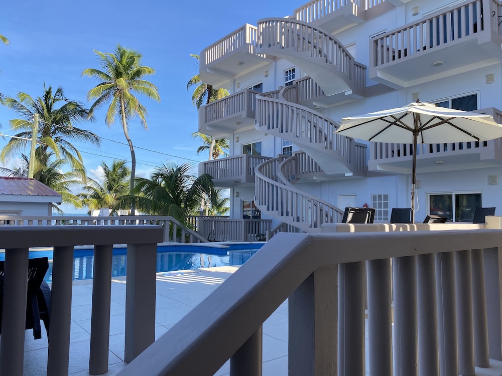 La Isla Resort 2/68