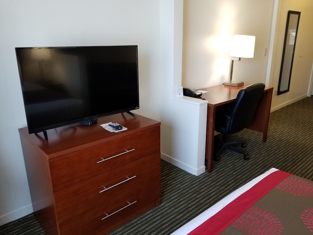 Ramada by Wyndham Bakersfield North 33/44