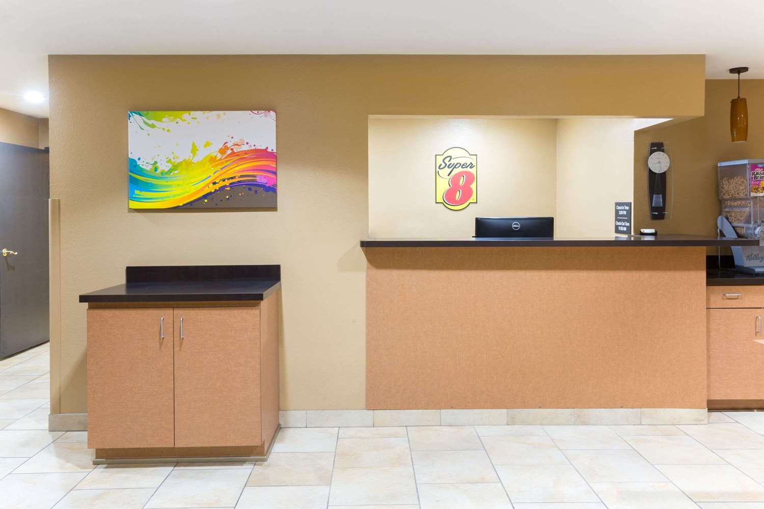 Super 8 by Wyndham Radcliff Ft. Knox Area 3/12
