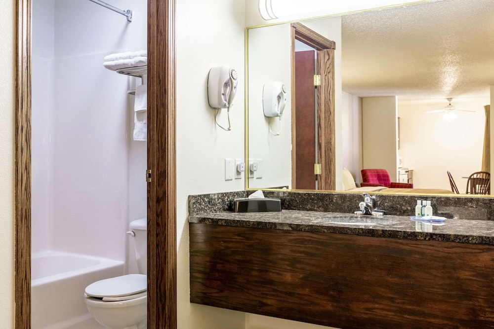 غرفة بسرير كينج، Quality Inn Keystone near Mount Rushmore 5/6