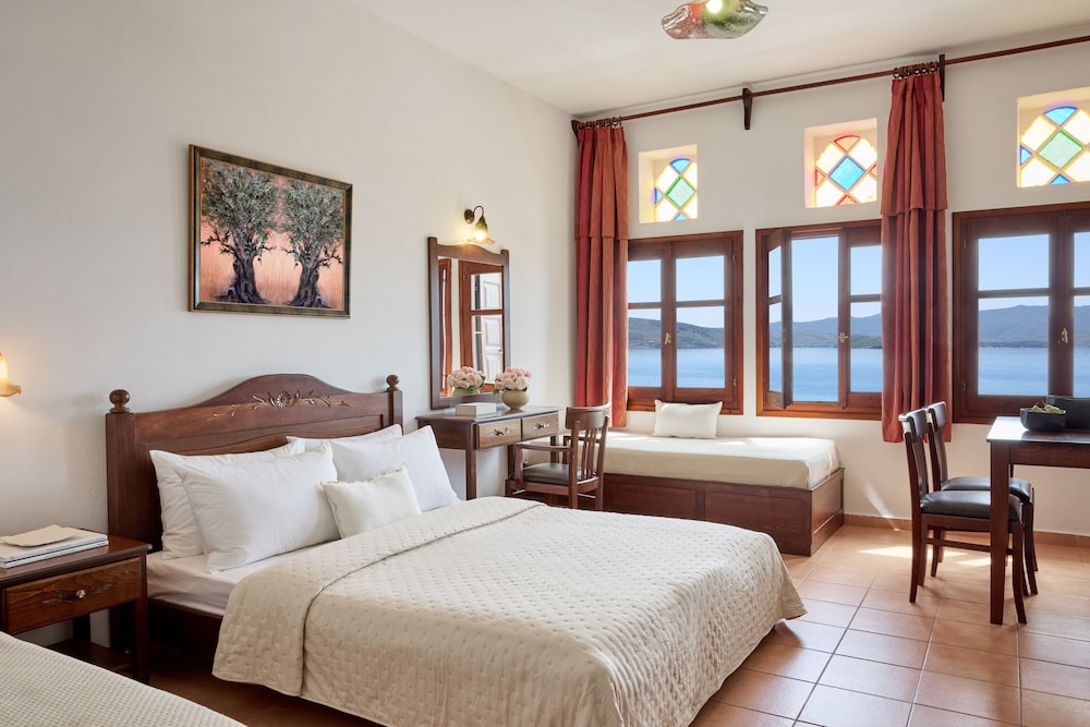 Leda Village Resort 7/50