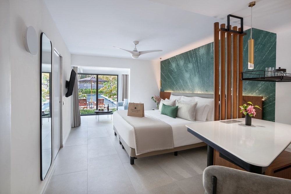 Preferred Club, Swim Up, Junior Suite, 2 Double Beds