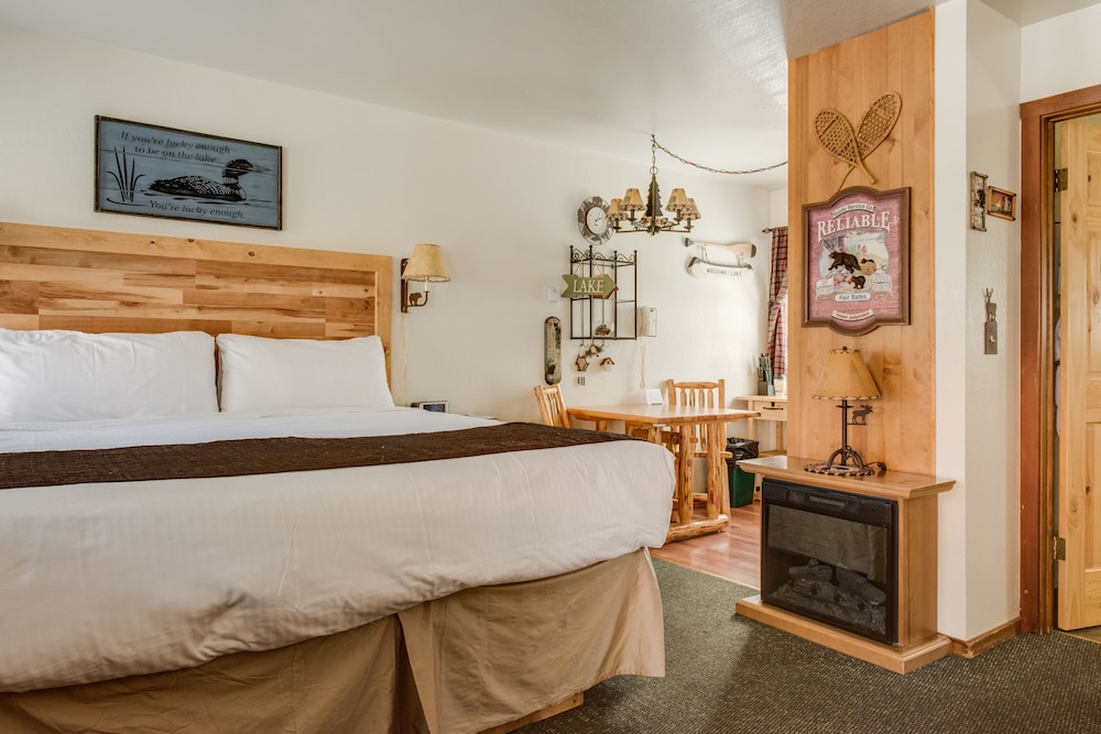 Comfort, Studio, Queen Bed, Lake Side