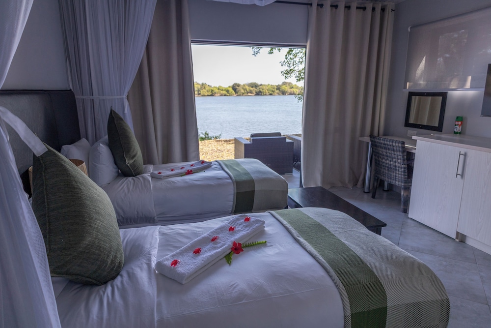 Victoria Falls Waterfront 25/74